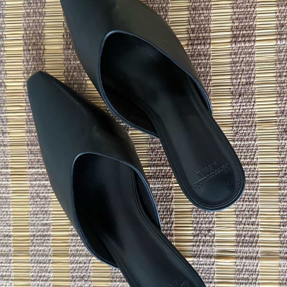 NWOT Abercrombie & Fitch Black Pointed Toe Mules - Picture 4 of 6